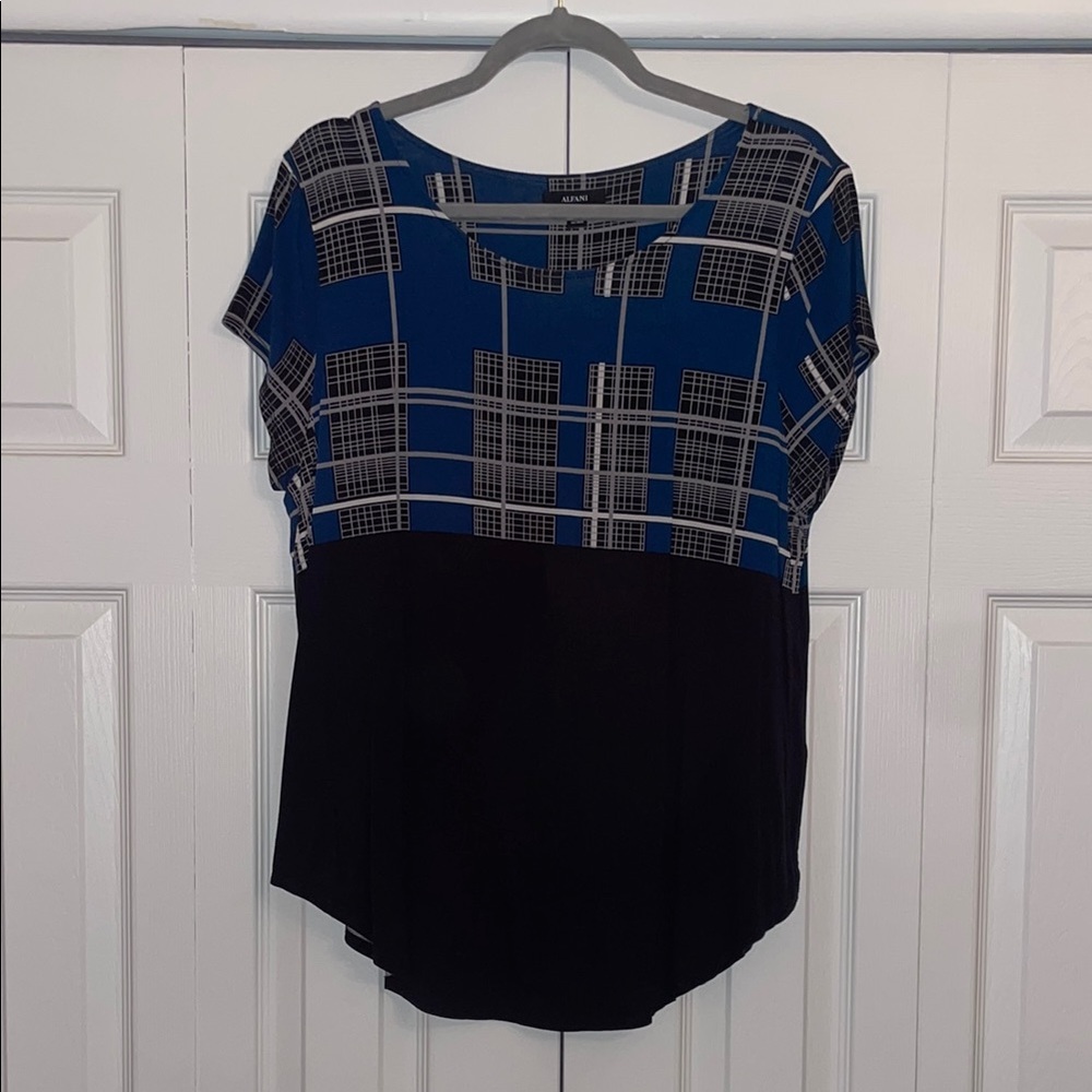 Women's Blue and Black Geometric Top